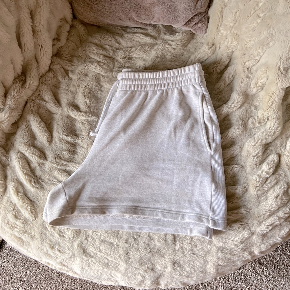 Aritzia Terry Fleece Boyfriend 5 inch sweat short